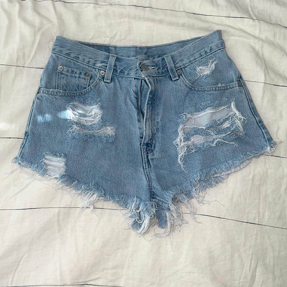 VINTAGE LEVI JEAN SHORTS